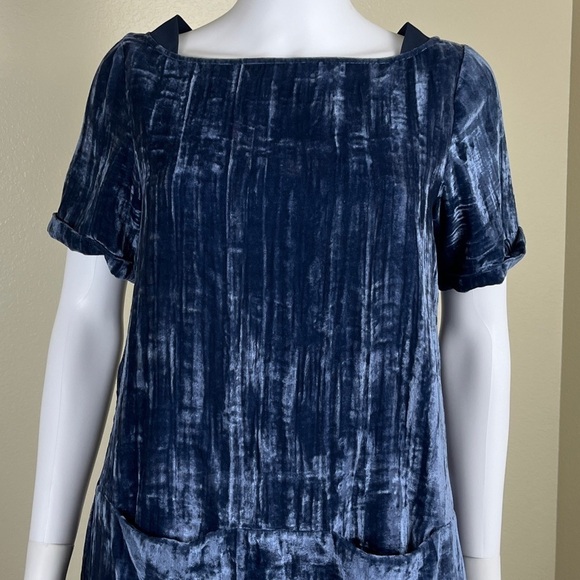 Floreat Women’s Size XS Blue Crushed Velvet Pullover Shift Mini Dress Pockets - Picture 11 of 12